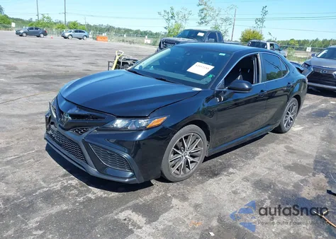 2021 Toyota Camry Se z USA, uszkodzony, nr VIN 4T1G11AK5MU561225